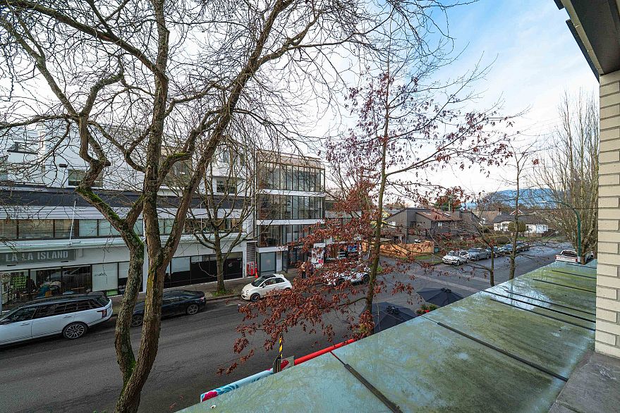 210 2468 Bayswater Street