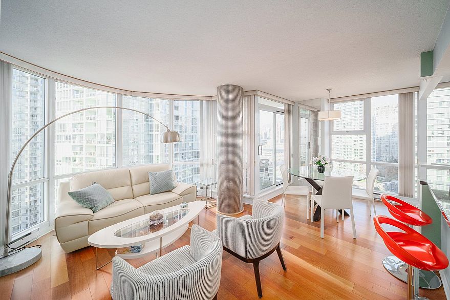 1906 1077 Marinaside Crescent