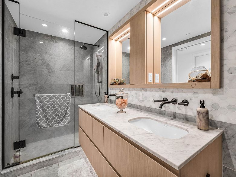 1401 1365 Davie Street