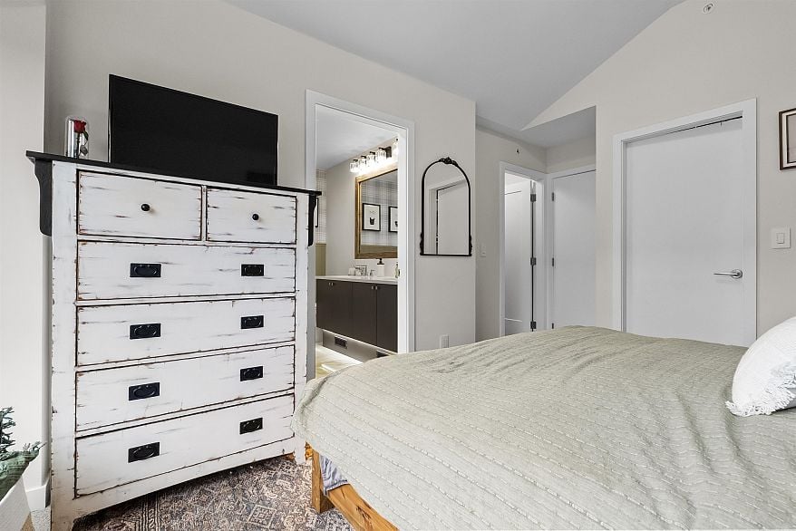 147 4738 Hemlock Way