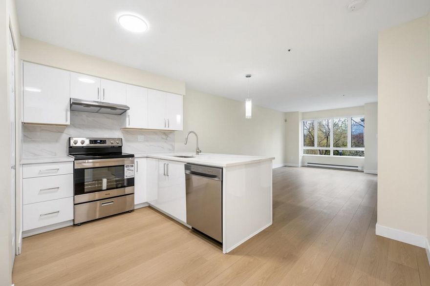 205 1823 E Georgia Street