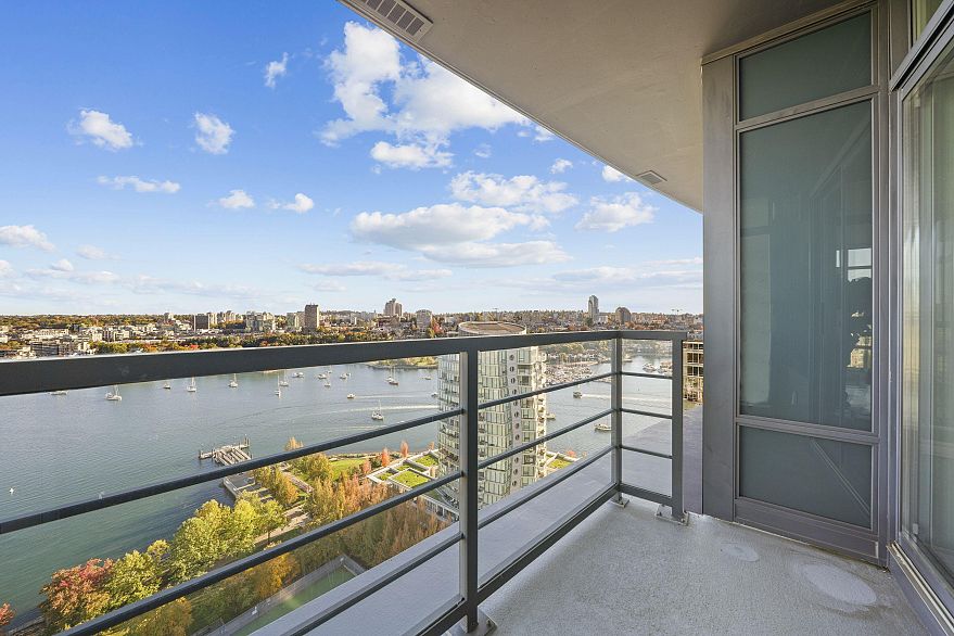 2503 1483 Homer Street