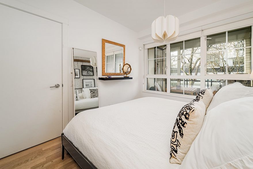 210 2468 Bayswater Street