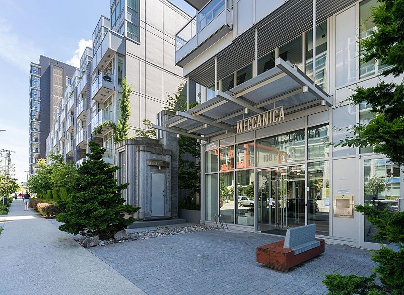 228 108 E 1st Avenue