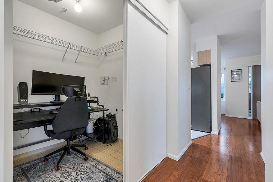 406 2133 Dundas Street