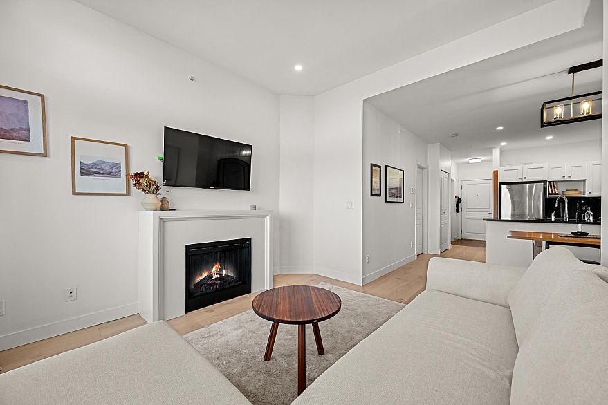 409 4550 Fraser Street