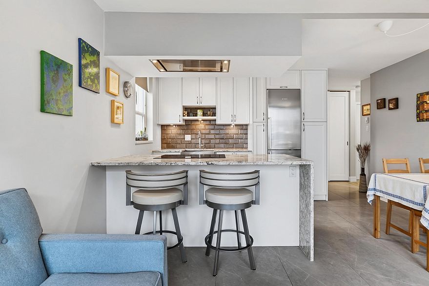 402 1100 Harwood Street