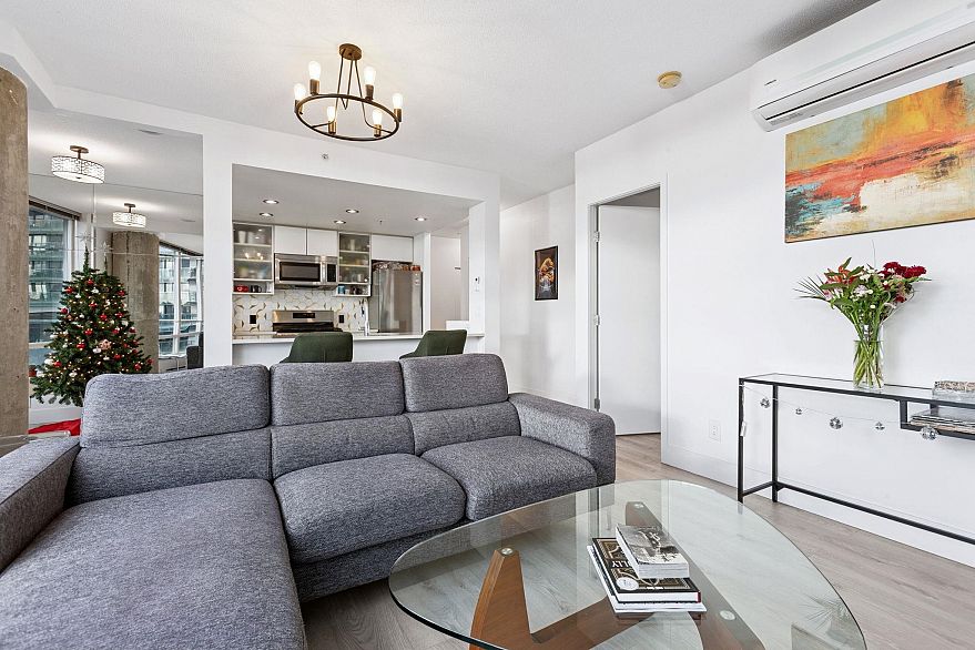 2602 939 Expo Boulevard