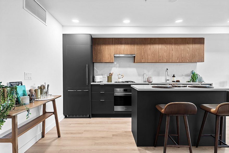 307 2419 Grant Street