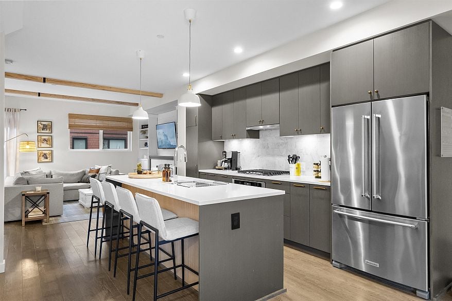 147 4738 Hemlock Way