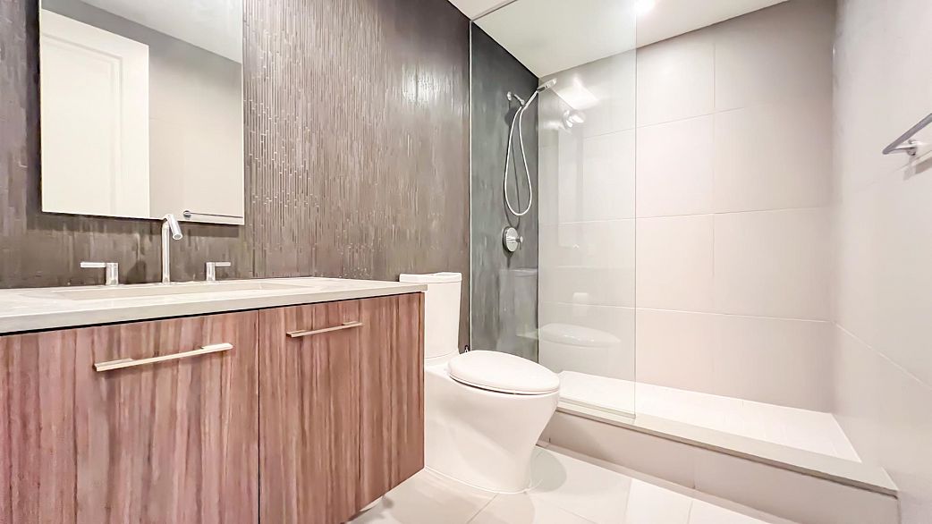 1801 2411 Heather Street