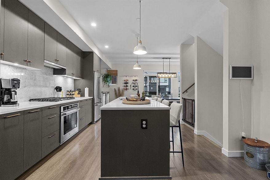 147 4738 Hemlock Way