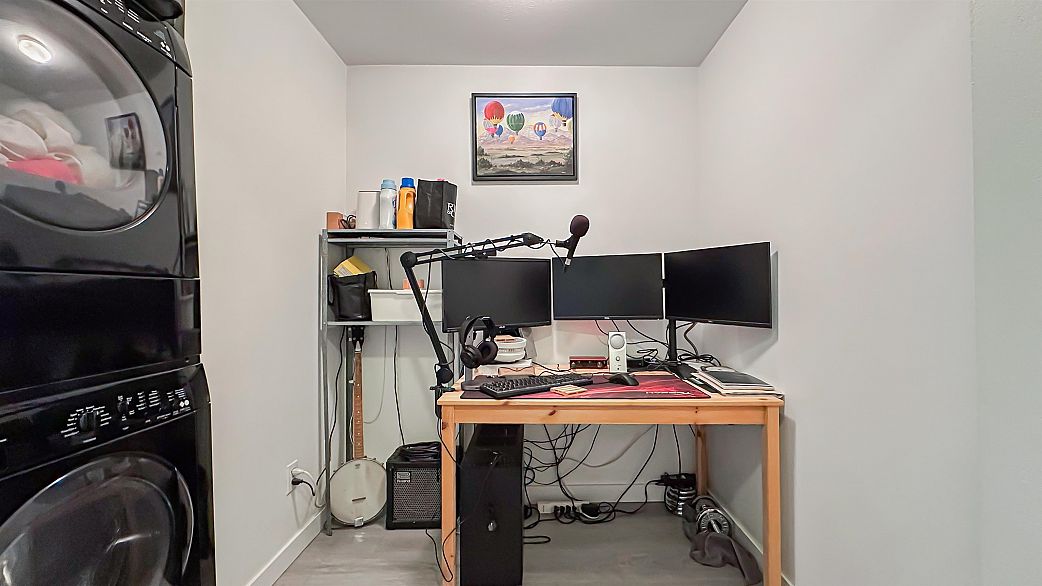 309 2211 Wall Street