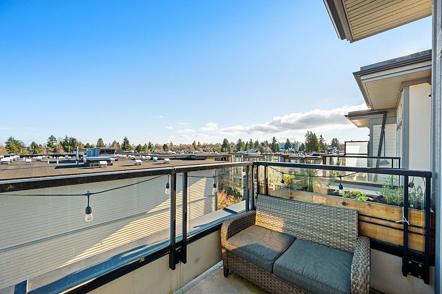 409 4550 Fraser Street