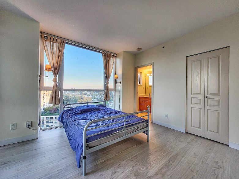 1307 4028 Knight Street