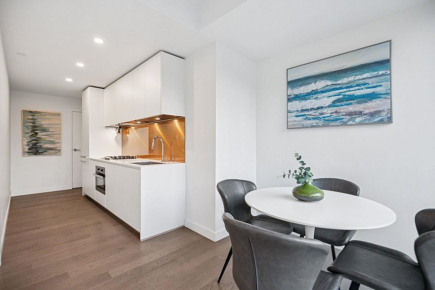 808 1480 Howe Street