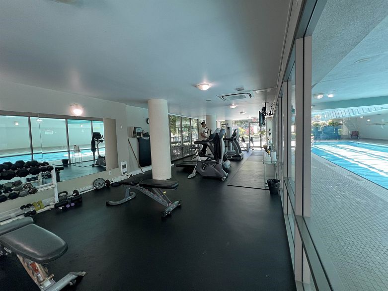 1203 928 Richards Street