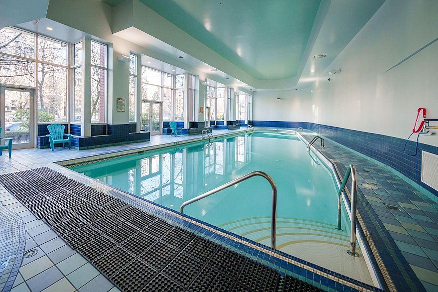 1906 1077 Marinaside Crescent