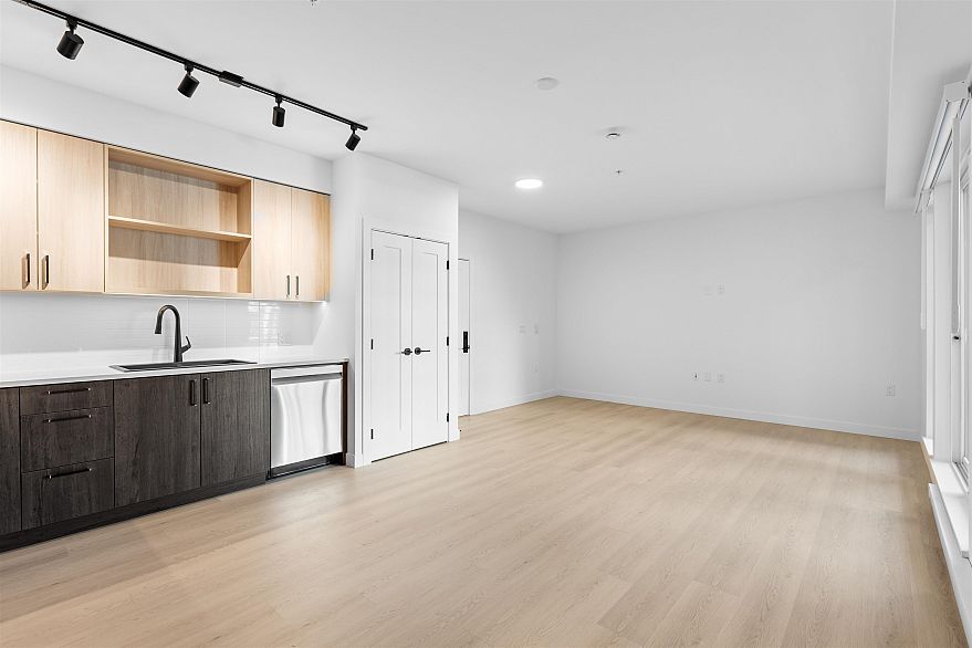 221 2002 St. George Street