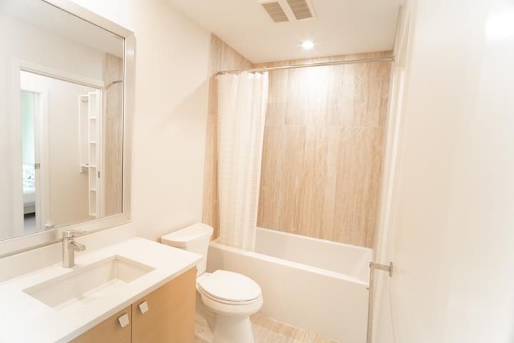 302 2033 W 10th Avenue