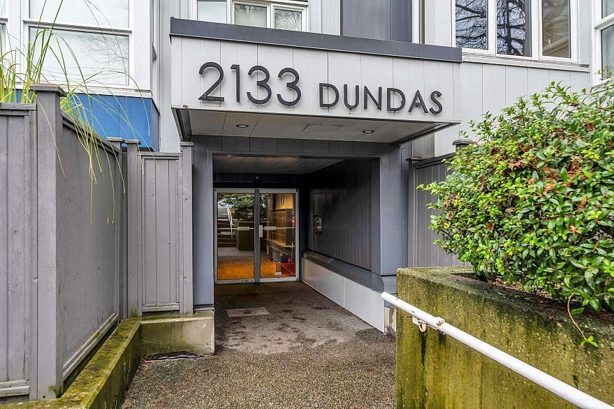 406 2133 Dundas Street