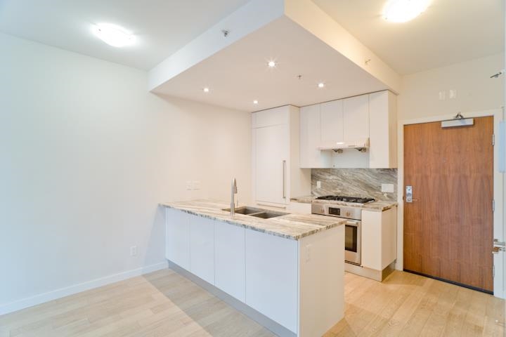 302 2033 W 10th Avenue