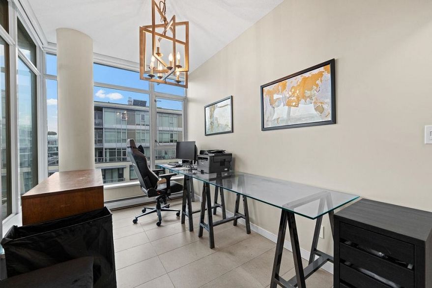 1708 168 W 1st Avenue