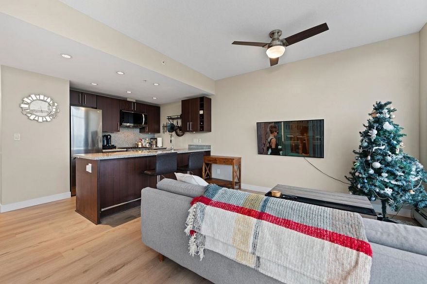 1708 168 W 1st Avenue