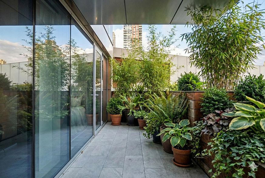 808 1480 Howe Street