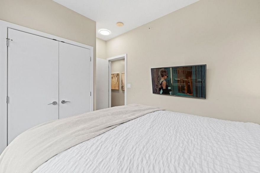 1708 168 W 1st Avenue