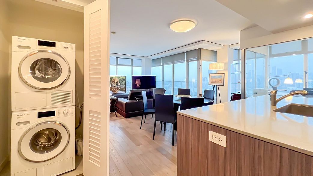 1801 2411 Heather Street