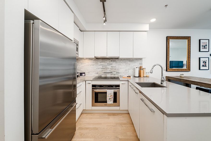 210 2468 Bayswater Street