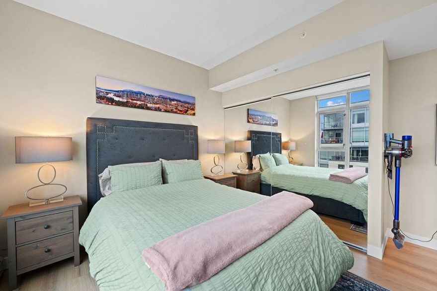 1708 168 W 1st Avenue