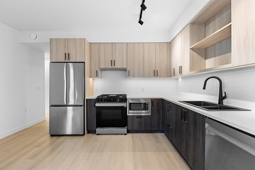 221 2002 St. George Street