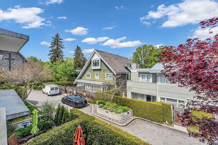 6018 Chancellor Mews