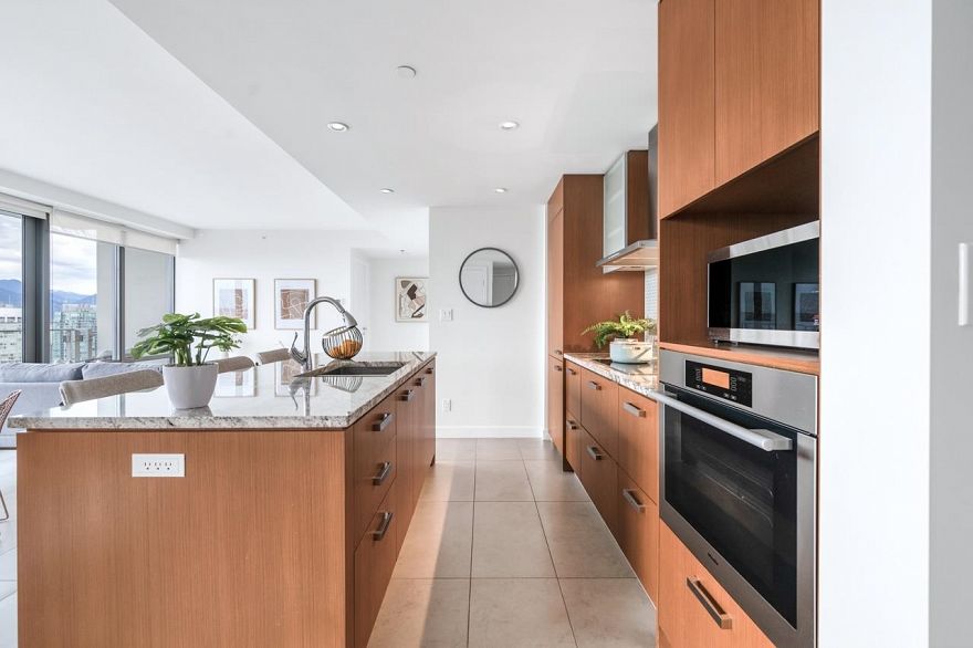 3105 1028 Barclay Street