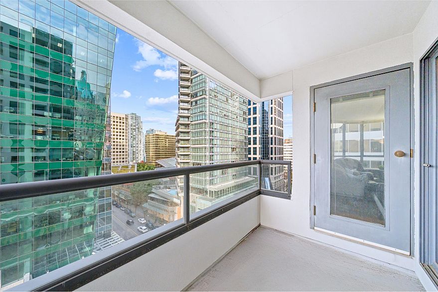 1006 1060 Alberni Street