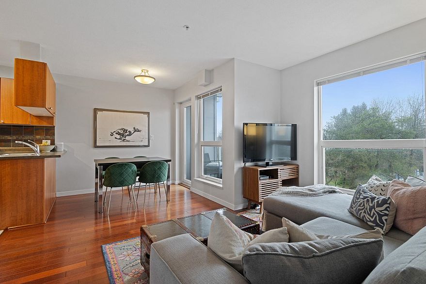 412 2891 E Hastings Street