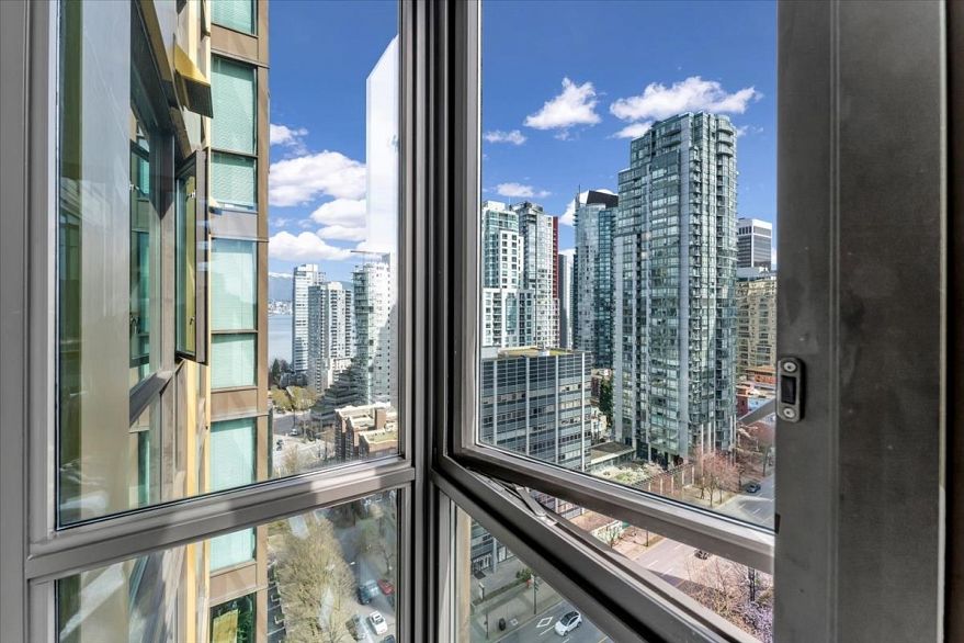 2011 1331 Alberni Street