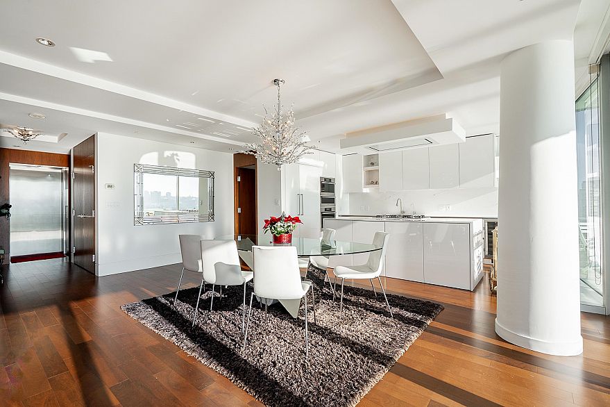 1703 1560 Homer Mews