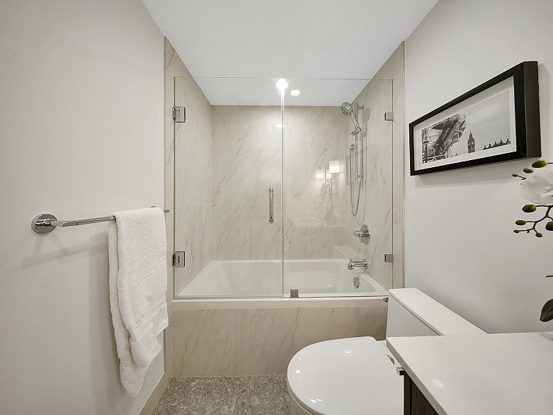 3309 939 Homer Street