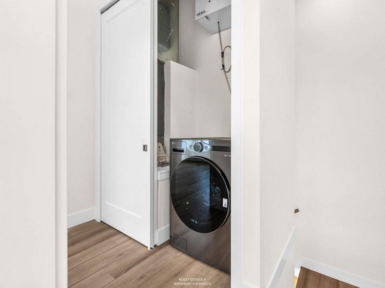 2 4257 Knight Street