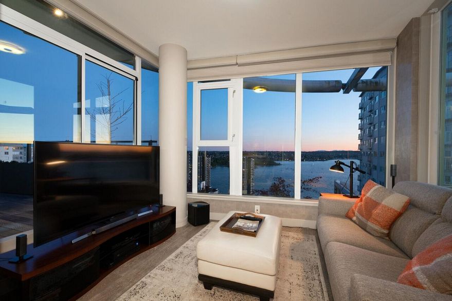 2101 1221 Bidwell Street