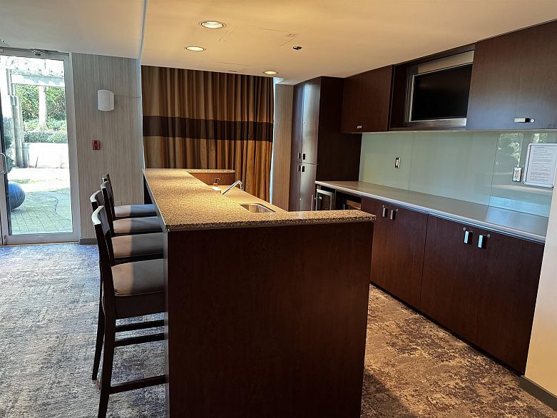 806 1005 Beach Avenue