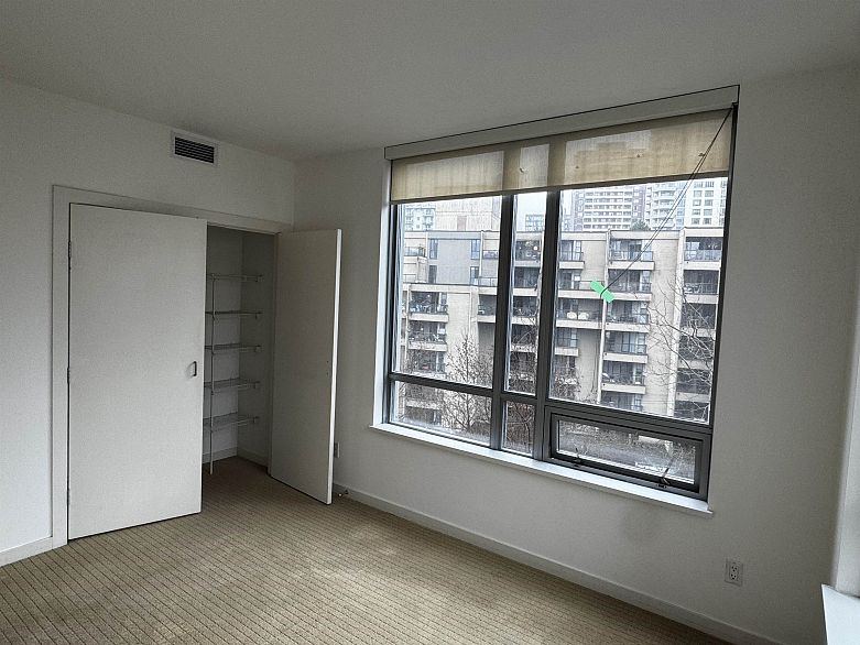 806 1005 Beach Avenue