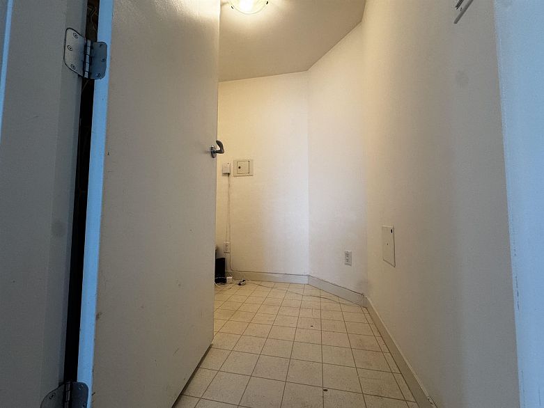 806 1005 Beach Avenue