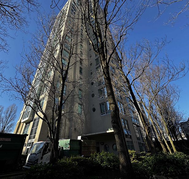 806 1005 Beach Avenue