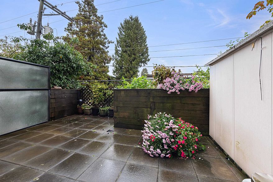 218 2265 E Hastings Street