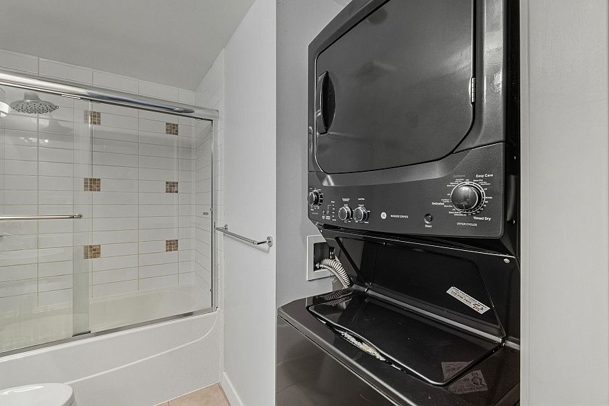 751 1483 E King Edward Avenue