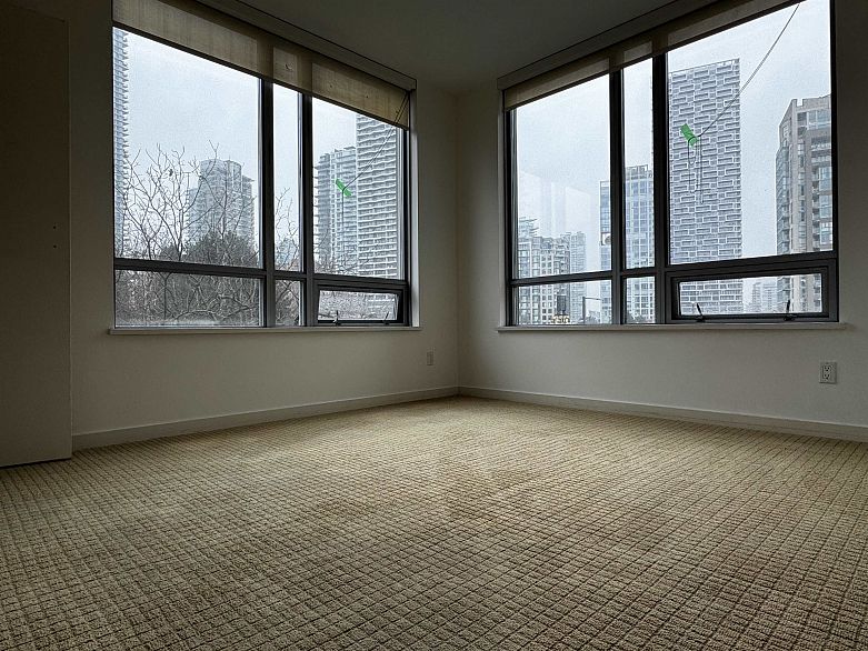 806 1005 Beach Avenue